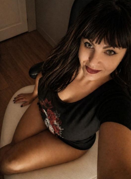 Webcam chat profile for AureliaLunit: Ask about my Hobbies