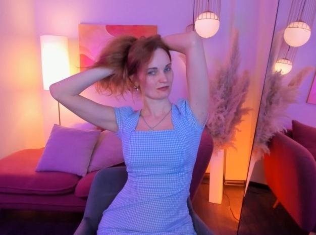 Webcam chat profile for SaraSubtlety: Legs, feet & shoes