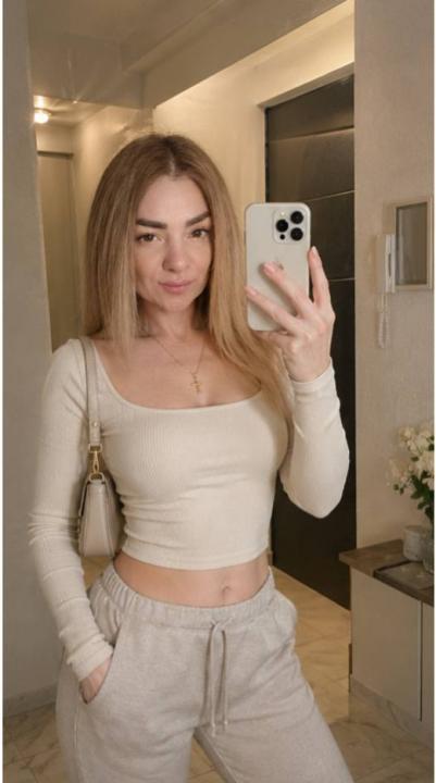 Webcam chat profile for 1Foxy: Ask about my Hobbies