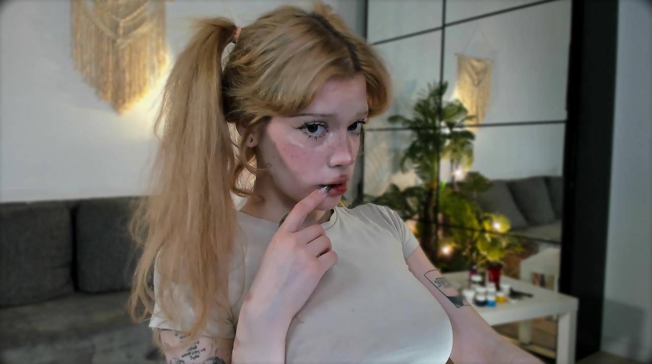 Webcam chat profile for SweetMell: Leather