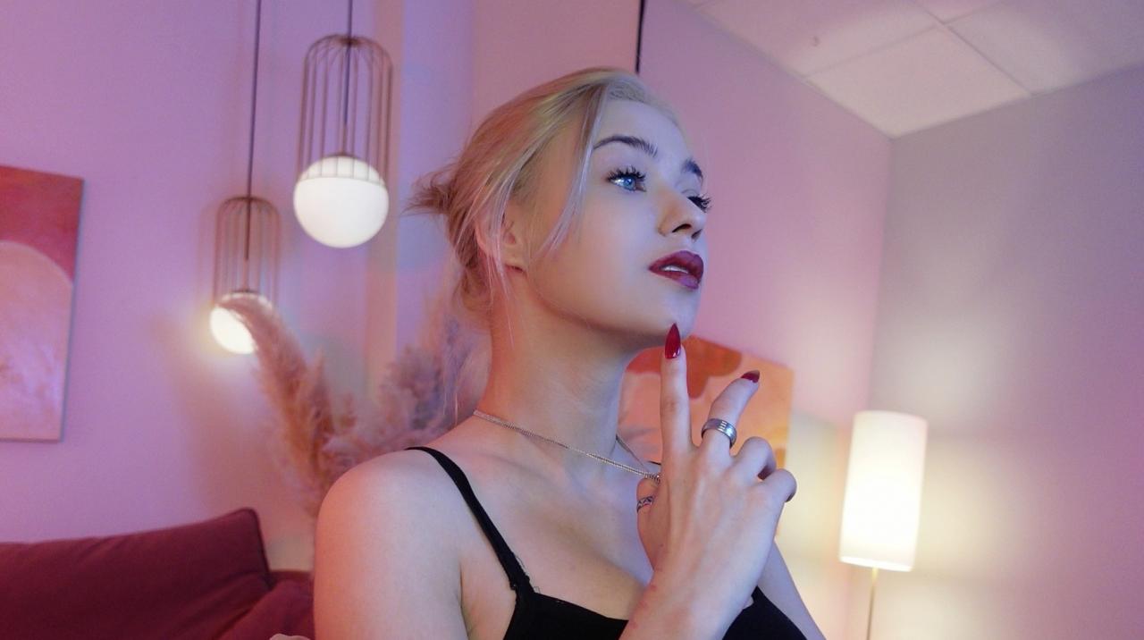 Webcam chat profile for AlysiaSun: Legs, feet & shoes