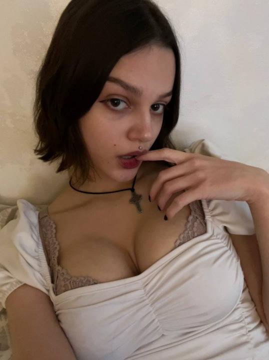 Webcam chat profile for Zinnara: Ask about my Hobbies
