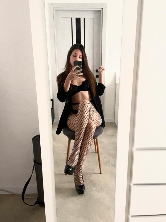 Webcam chat profile for SweetVallery1: Exhibition