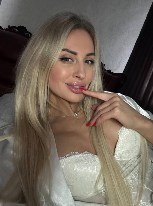 Webcam chat profile for VelvetFever