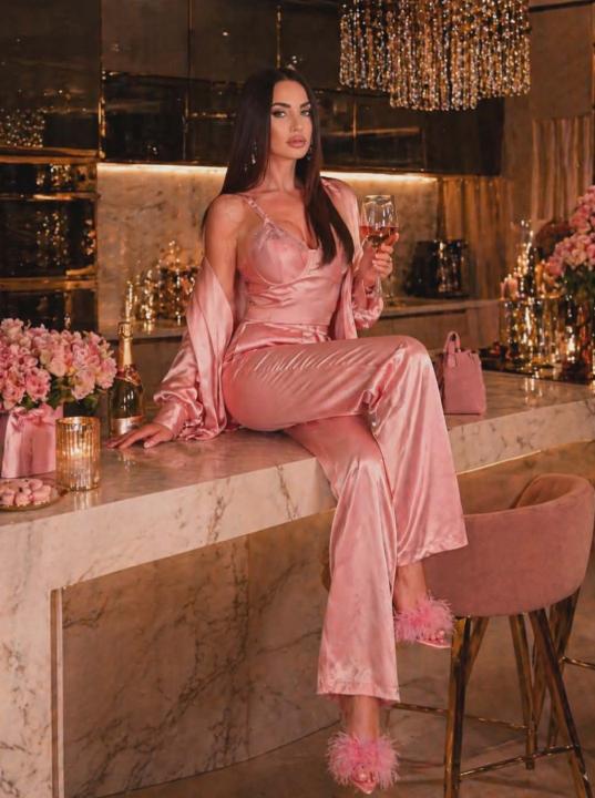 Webcam chat profile for 00Queen: Ask about my Hobbies