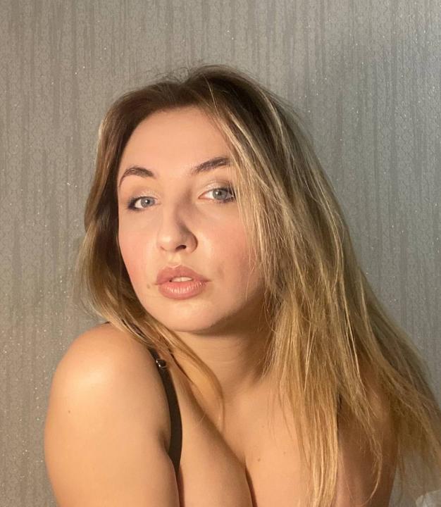 Webcam chat profile for LovelyAura