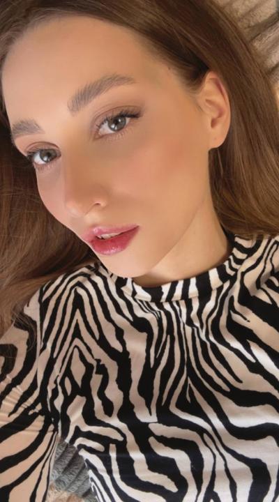 Webcam chat profile for Helvina: Ask about my Hobbies