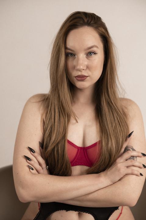 Webcam chat profile for DianaCherry: Legs, feet & shoes