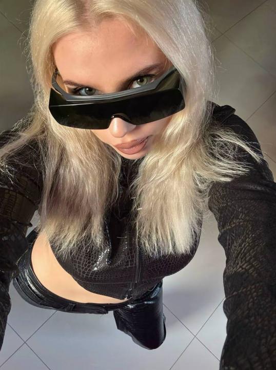 Webcam chat profile for KreyziGerl