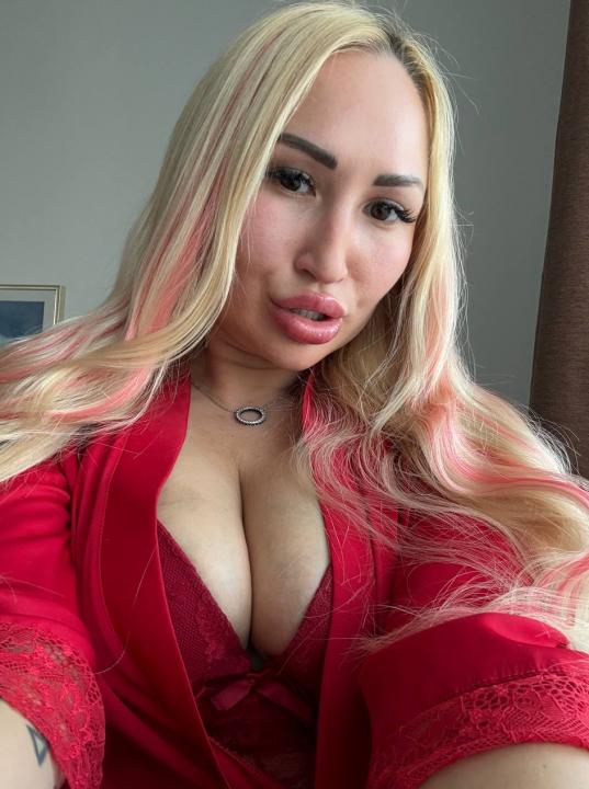 Webcam chat profile for CherryDreamer