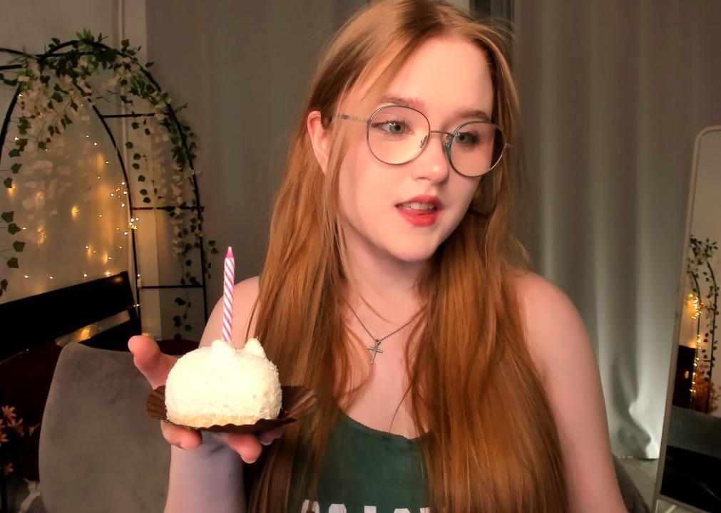 Webcam chat profile for bonniewright: Legs, feet & shoes