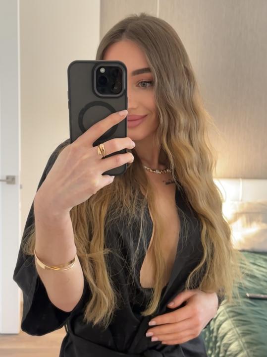 Webcam chat profile for LadyARINA: Outfits