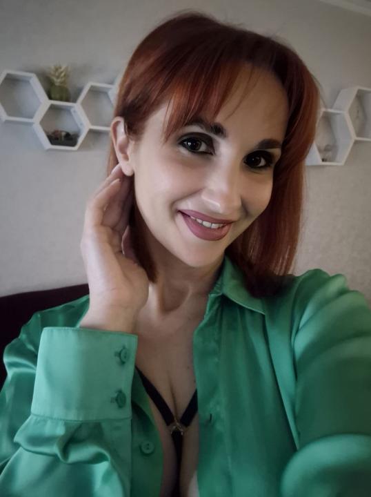 Webcam chat profile for IvoryVibe