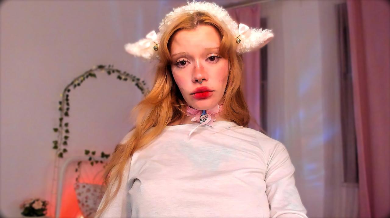 Webcam chat profile for SweetMell: Leather