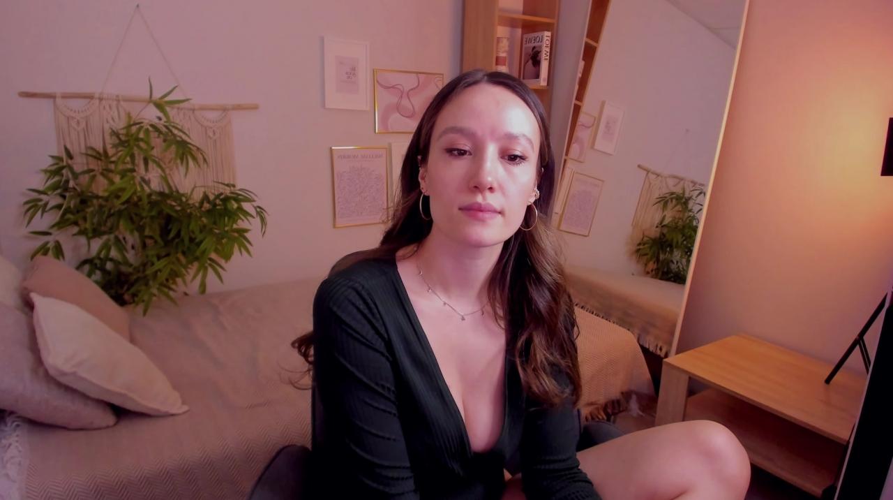 Webcam chat profile for AgnesGoddes: Legs, feet & shoes