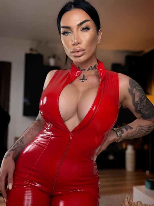 Webcam chat profile for ElektraSheDemon: Dominatrix