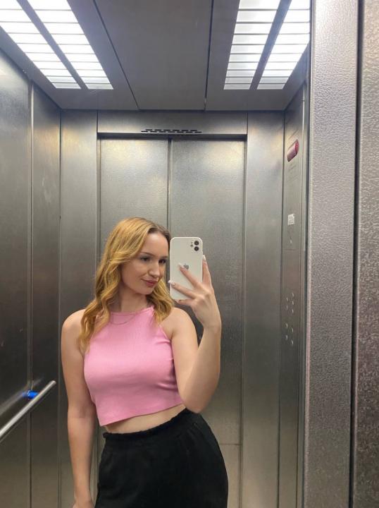 Webcam chat profile for Rerlissea: Ask about my Hobbies