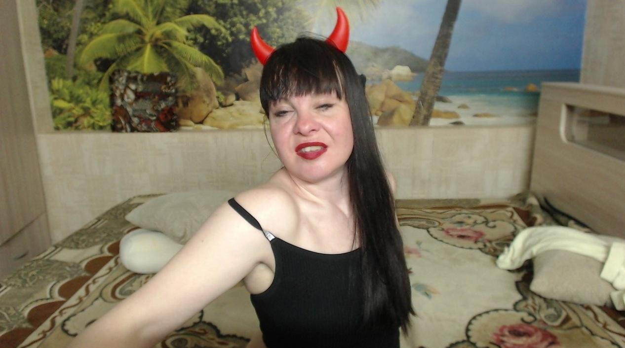 Webcam chat profile for Destinybbb: Bondage & discipline