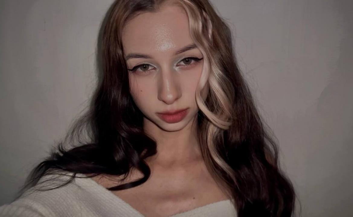 Webcam chat profile for MoonMuse: Outfits