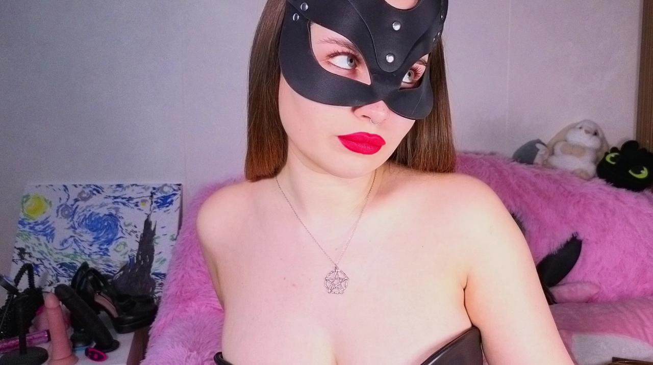 Webcam chat profile for CatherineKaris: Legs, feet & shoes