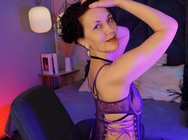 Webcam chat profile for IreneMarlow: Leather