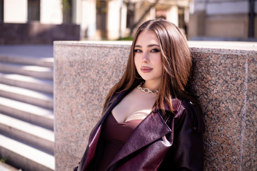 Webcam chat profile for AddaSin: Leather