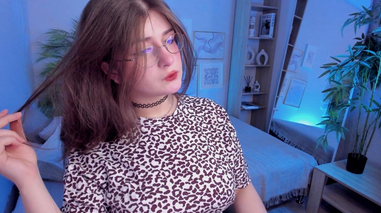 Webcam chat profile for HaniaWish: Legs, feet & shoes