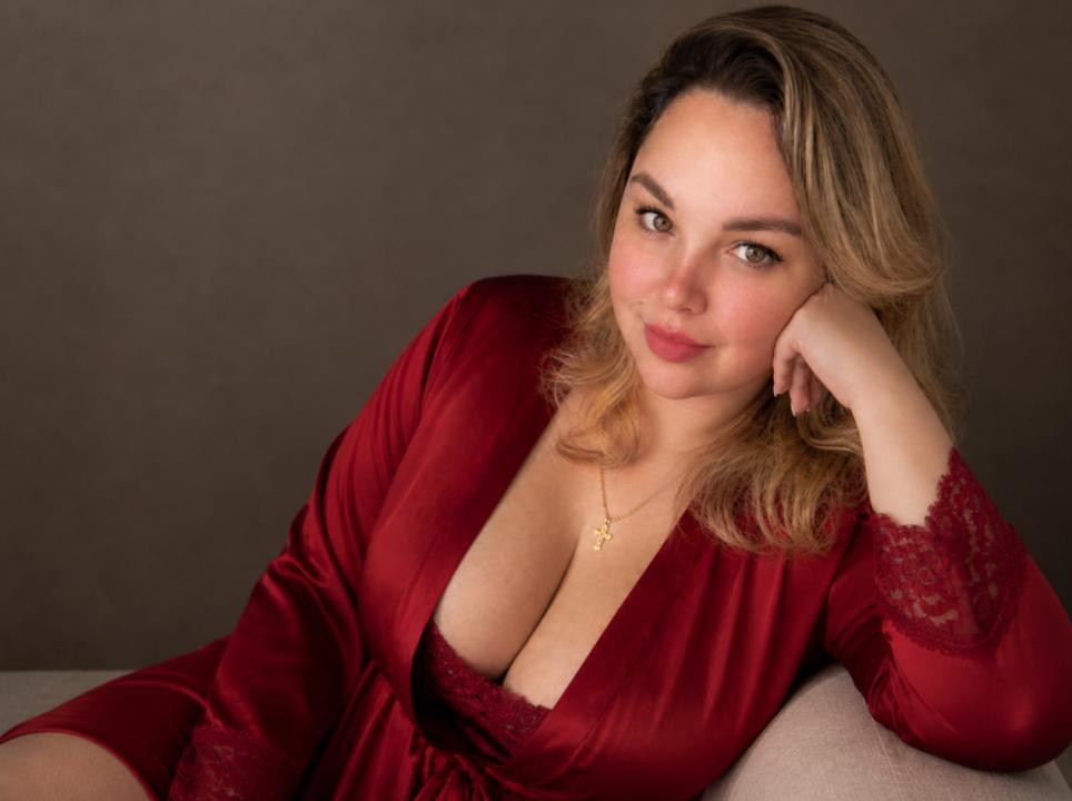 Webcam chat profile for ChubChick: Leather