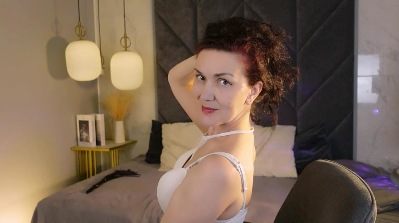 Webcam chat profile for IreneMarlow: Leather