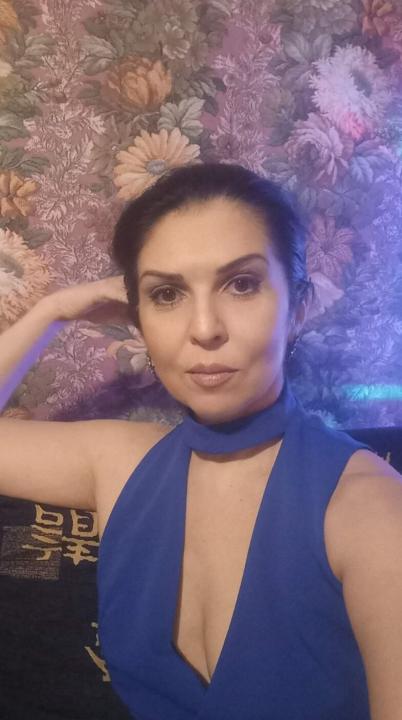 Webcam chat profile for SofiaRide: Outfits
