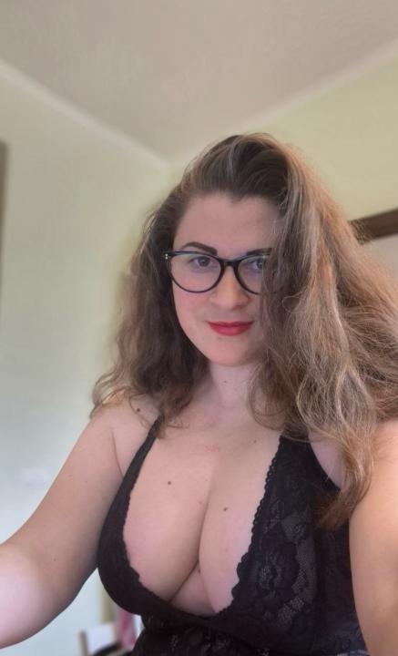 Webcam chat profile for Karinna