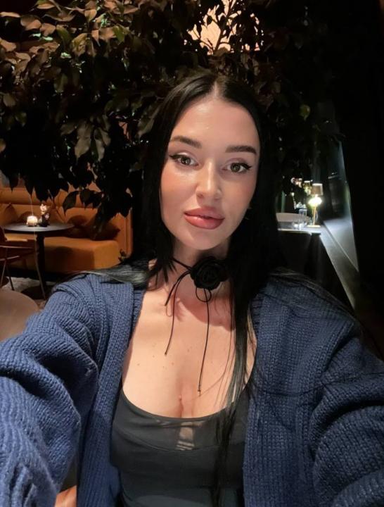 Webcam chat profile for Xylia: Ask about my Hobbies