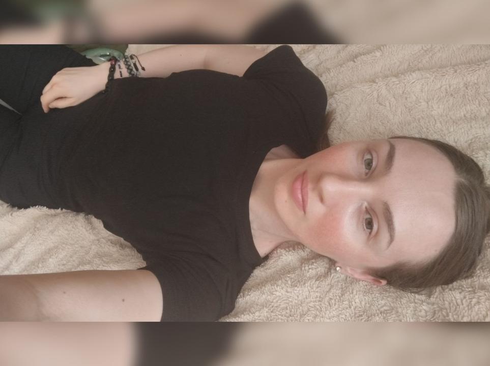 Webcam chat profile for Eira: Ask about my Hobbies