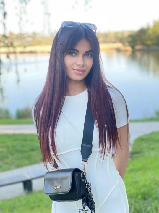 Webcam chat profile for NayaGlow: Outfits