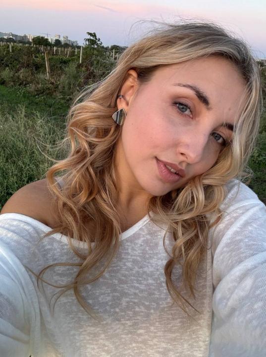 Webcam chat profile for LovelyAura
