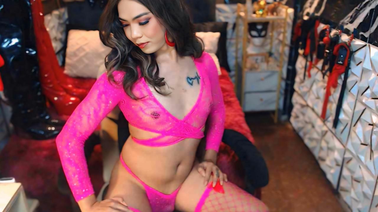Webcam chat profile for HotSUMMER: Bondage & discipline