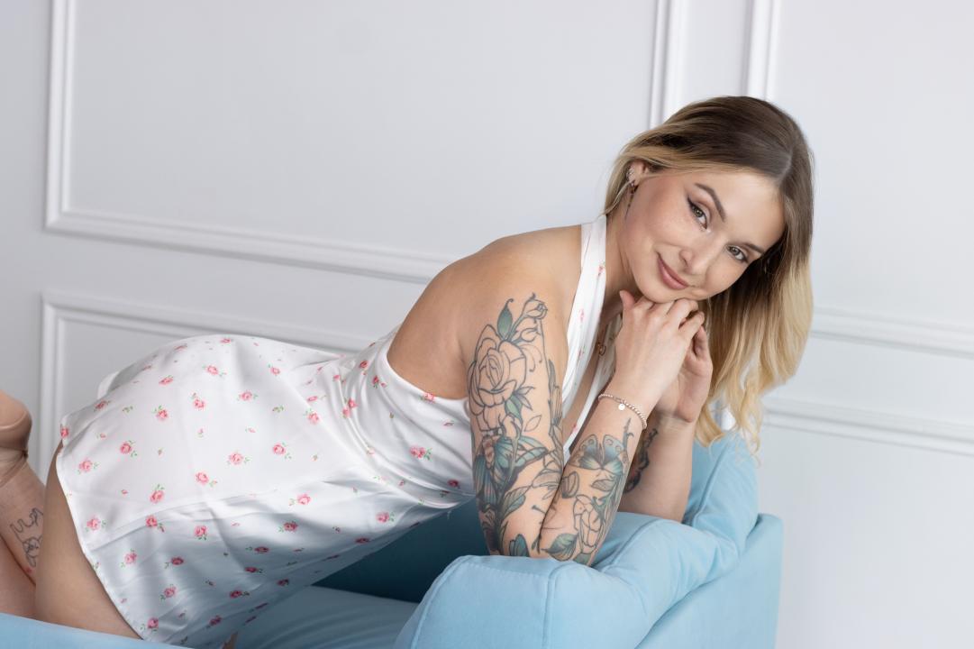 Webcam chat profile for mxlilfleur: Leather