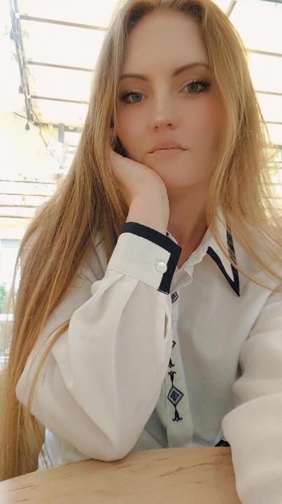 Webcam chat profile for MissLilix: Ask about my other interests