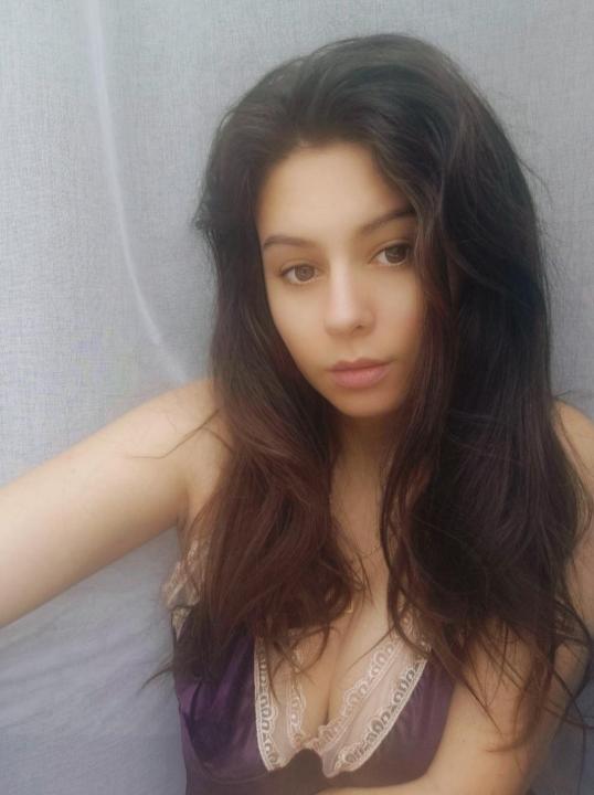 Webcam chat profile for KittyyGirl0