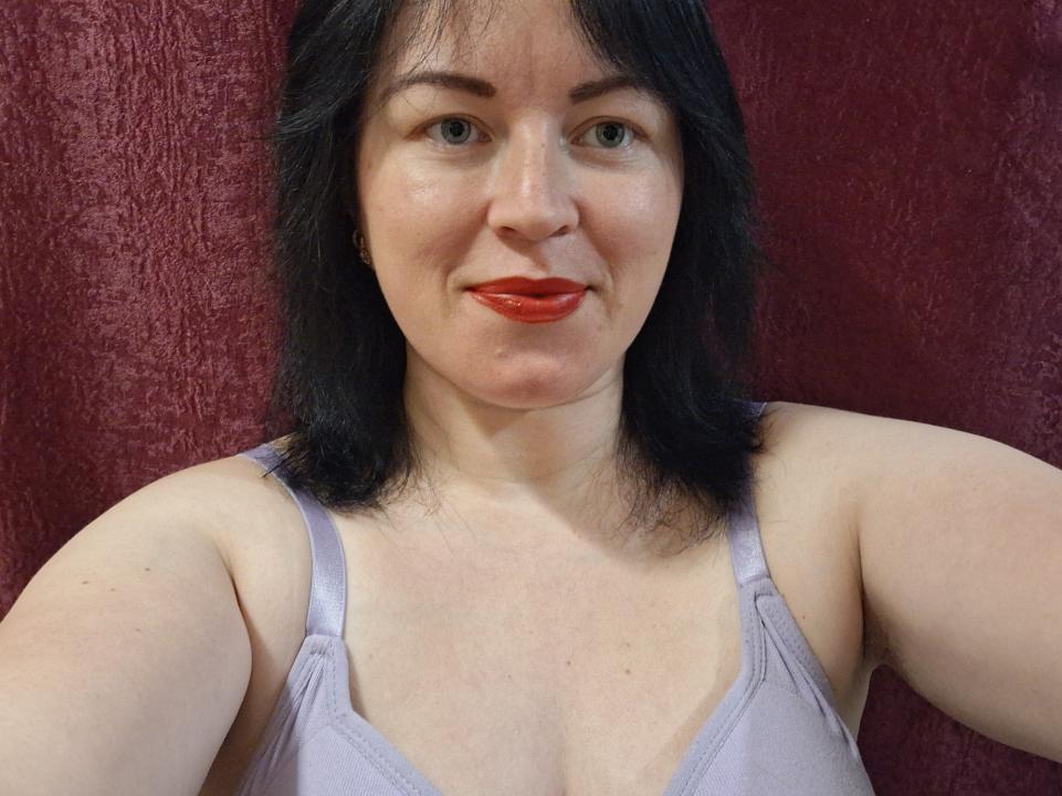 Webcam chat profile for sweetcandymmm: Piercings & tattoos