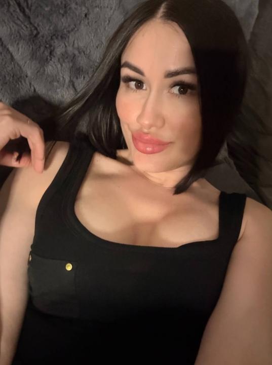 Webcam chat profile for O1riana: Ask about my Hobbies