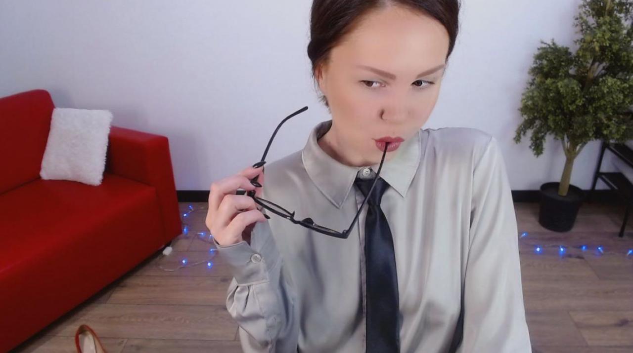 Webcam chat profile for VickyGold: Kissing