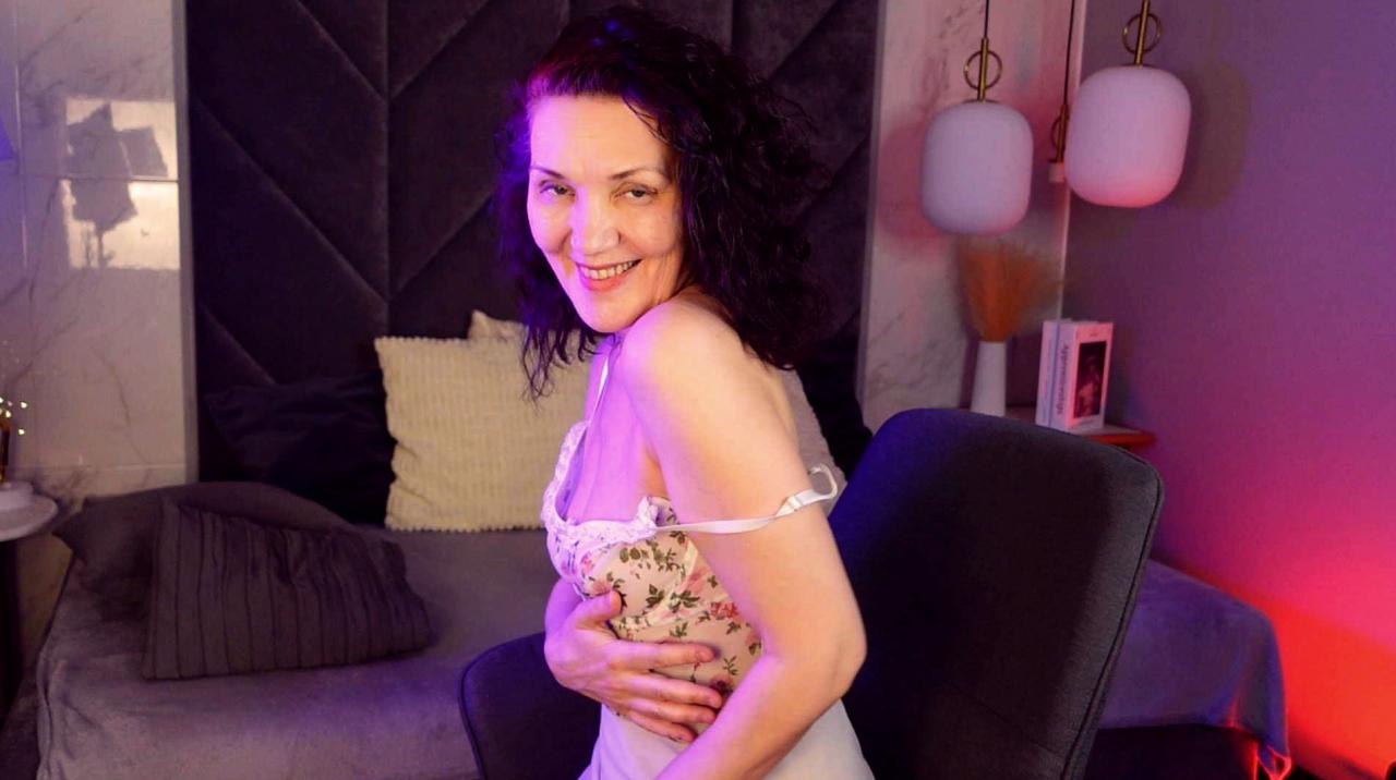 Webcam chat profile for IreneMarlow: Leather