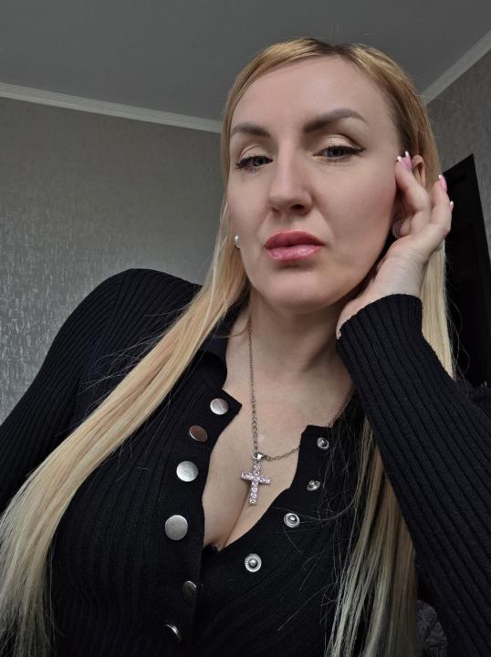 Webcam chat profile for Verlisse: Ask about my Hobbies