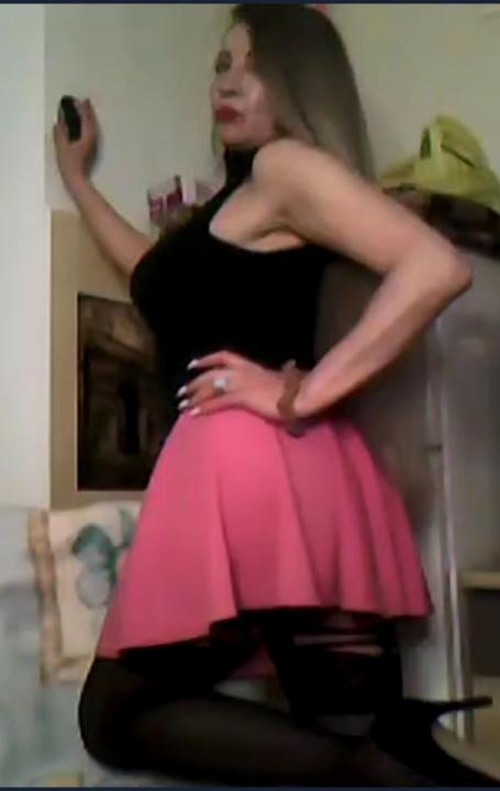 Webcam chat profile for Delira