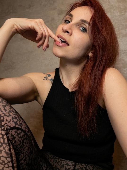 Webcam chat profile for DarkOrchid: Kissing