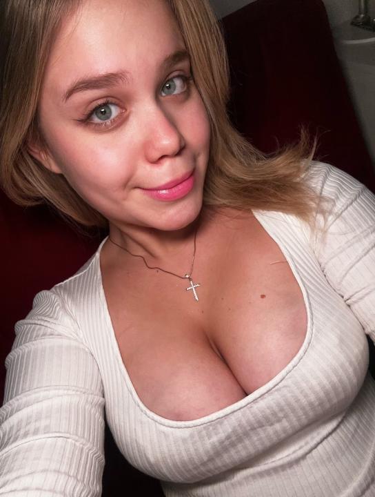 Webcam chat profile for LuciaLi: Leather