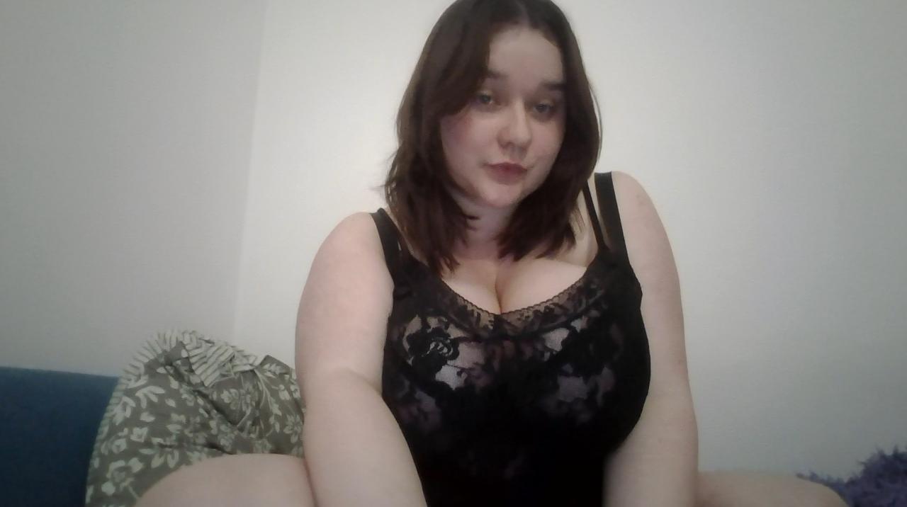 Webcam chat profile for Zelavie