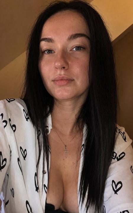 Webcam chat profile for Zenyra: Ask about my Hobbies