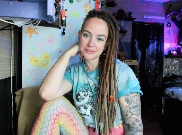 Webcam chat profile for LisaFoxy: Legs, feet & shoes